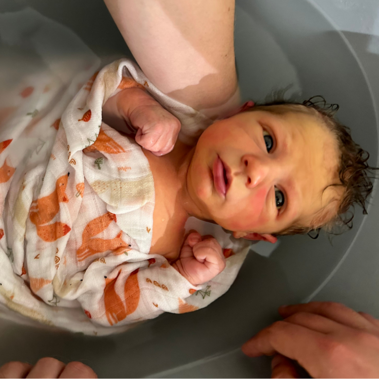 Bain enveloppé sensoriel et massage bébé à Mulhouse
